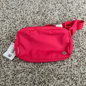 BNWT Lululemon belt bag in lipgloss